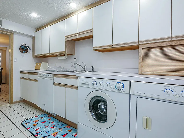 100 S Richards Ave #1 — Photo 15
