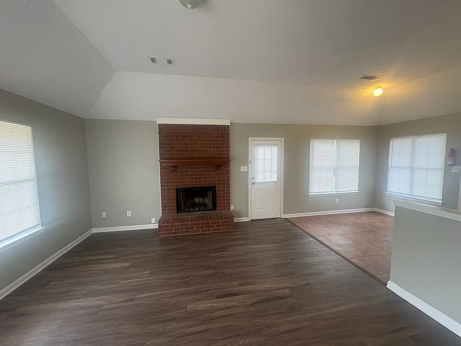 Charming 3 Bed, 2 Bath Home — Photo 4