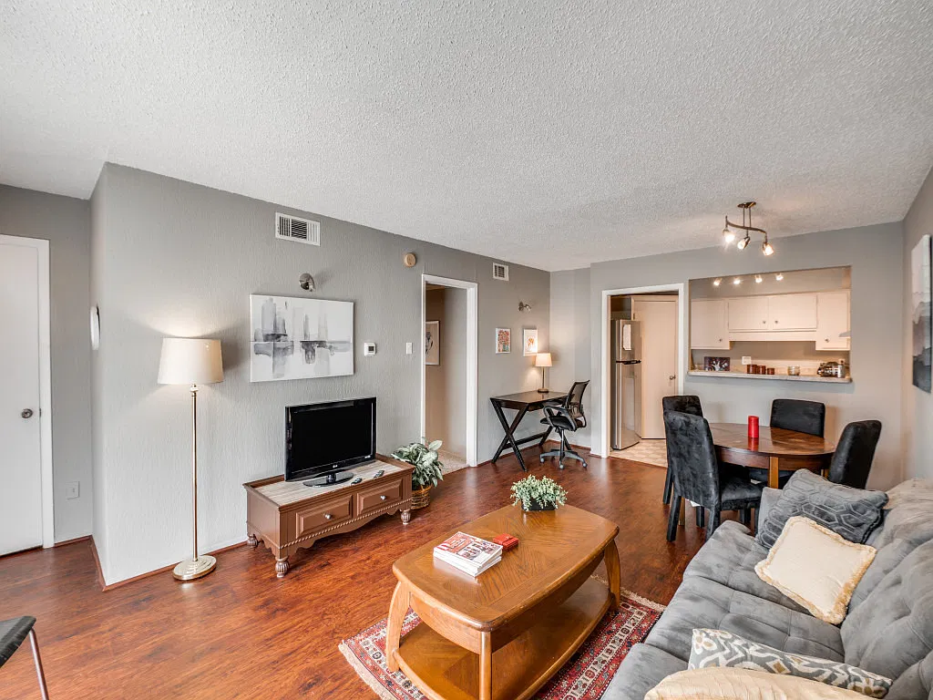 2 bed, 971 sqft, $2,200 — Photo 4
