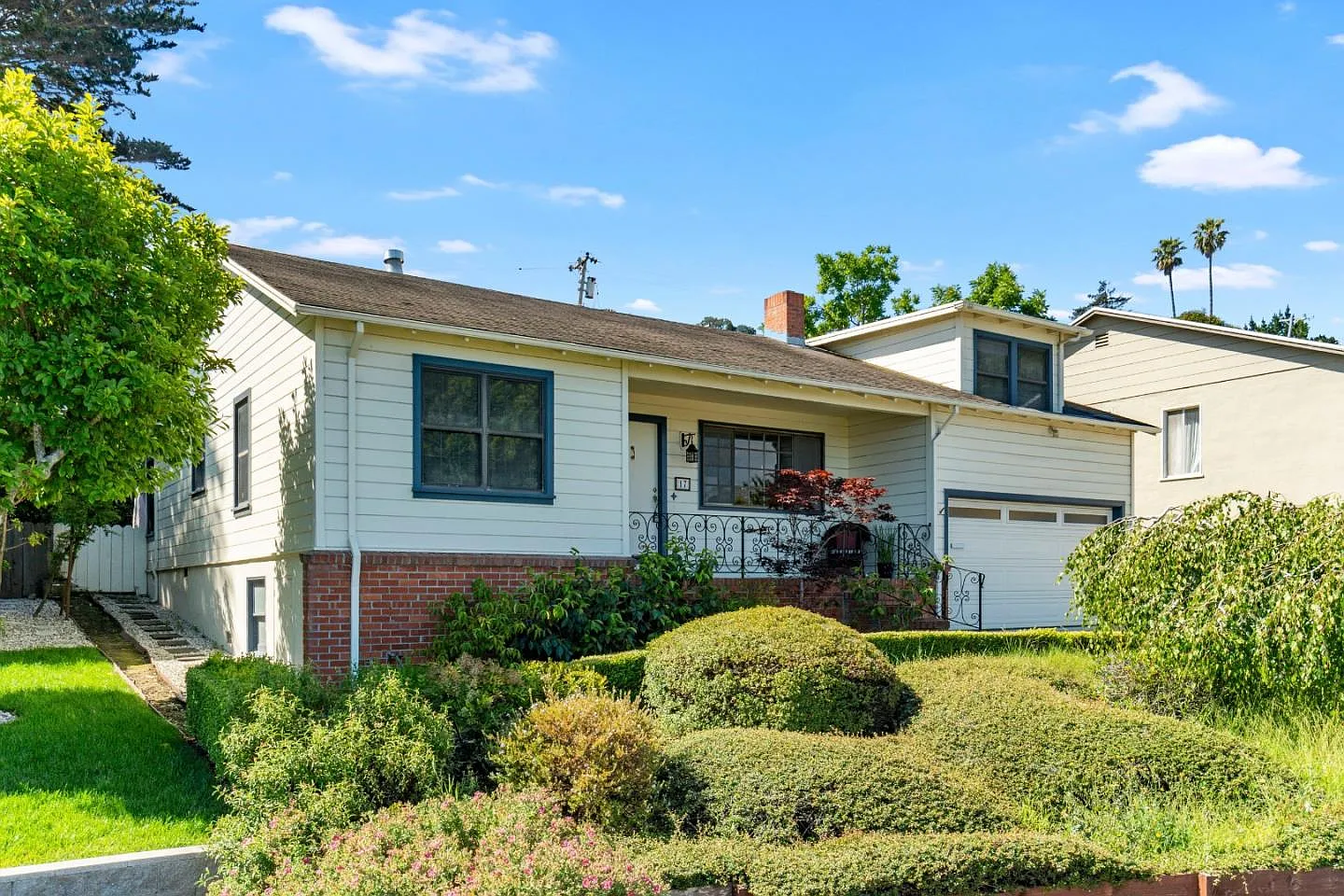 17 Eastwood Dr photo 1