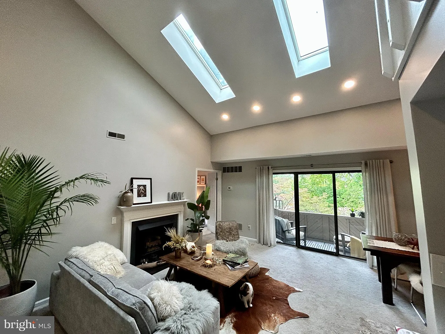 2 bed, 2.0 bath, 1302 sqft, $2,700 — Photo 3