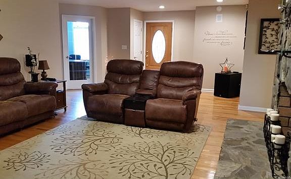2nd image of 3414 Elaine Ave