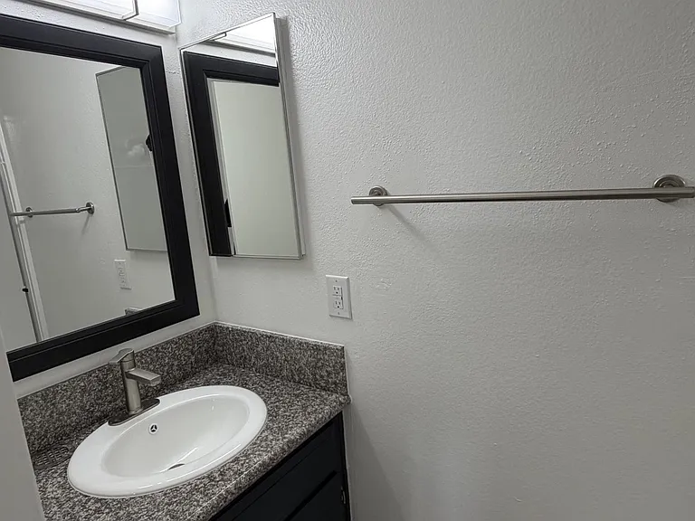 Pinetree Long Beach — Photo 13