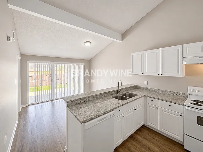 8524 Pinehurst Dr — Photo 6