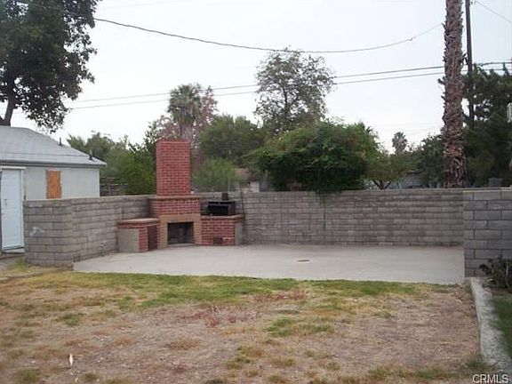 HUGE BACK YARD MORE ROOM BEHIND WALL