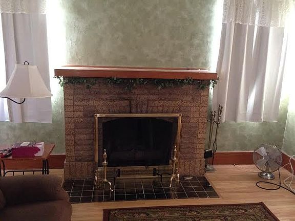 working gas fireplace in 13x19 living room