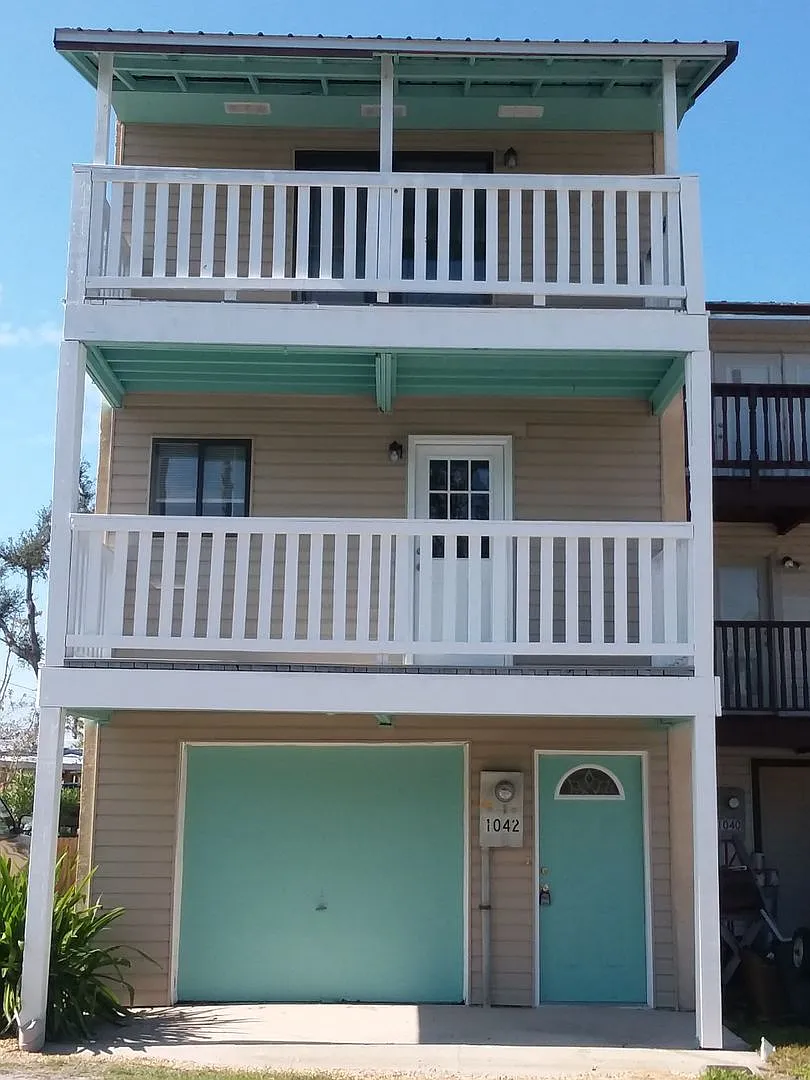 2bd 1.5ba Remodeled Townhouse w/ water views in Parker — Photo 1