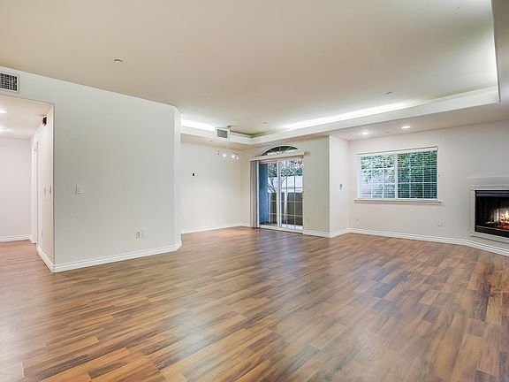 3rd image of 1742 Federal Ave Unit 103