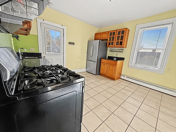 4th image of 332 Elliot St #2