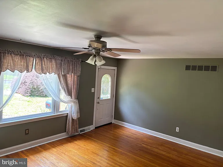 303 Overlook Ave — Photo 2