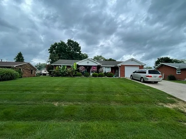 124 Brookview Dr — Photo 1