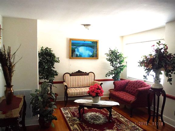 5th image of 853 Hillcrest Ave