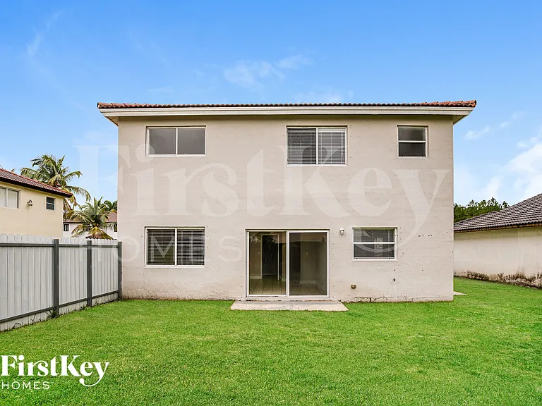 18050 SW 142nd Ct — Photo 18