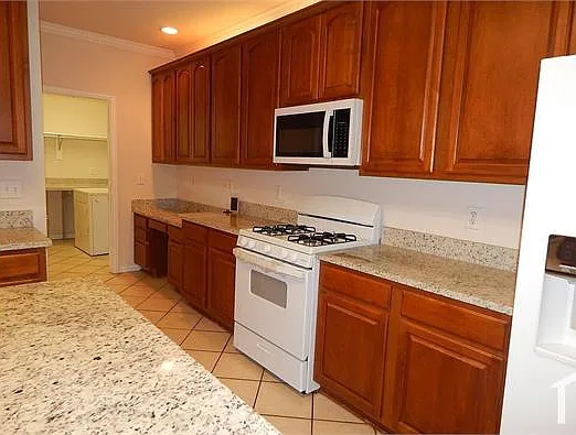 331 Regency Dr — Photo 7