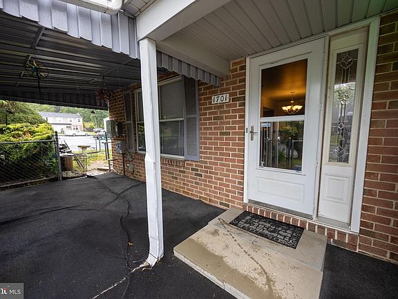 2nd image of 1701 Heather Pl