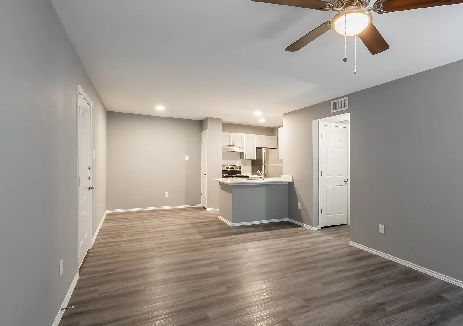 Crossings at Irving Apartments — Photo 1