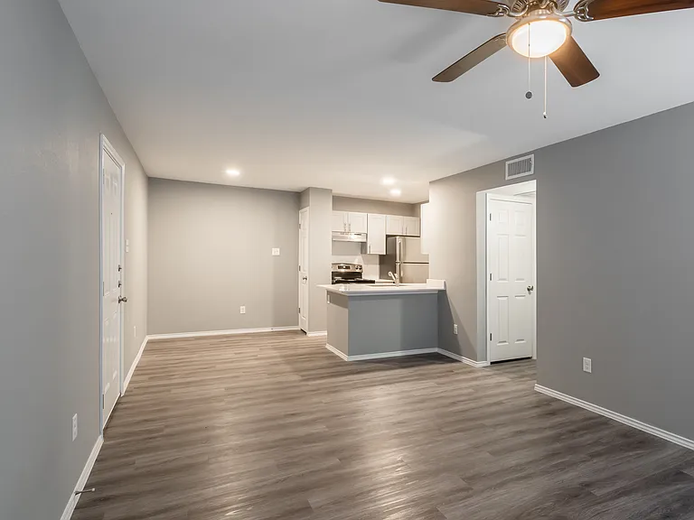 Crossings at Irving Apartments — Photo 1