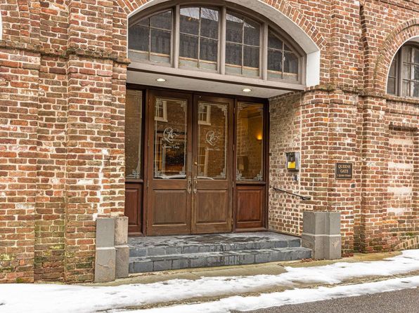3 Queen St APT 306