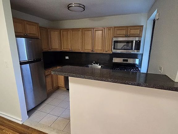 4th image of 7505 210th St APT 5K
