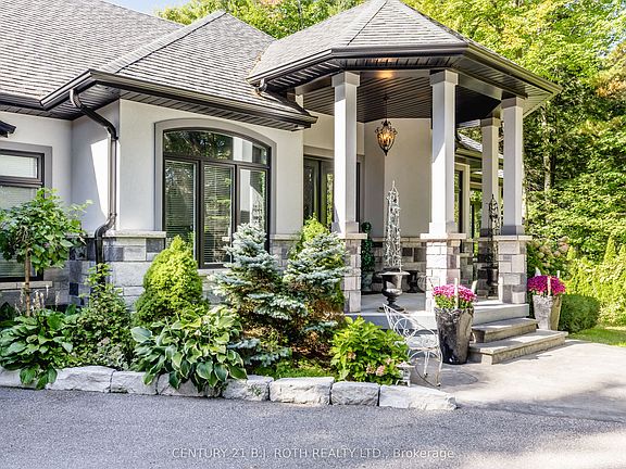 2nd image of 2 Sycamore Cir