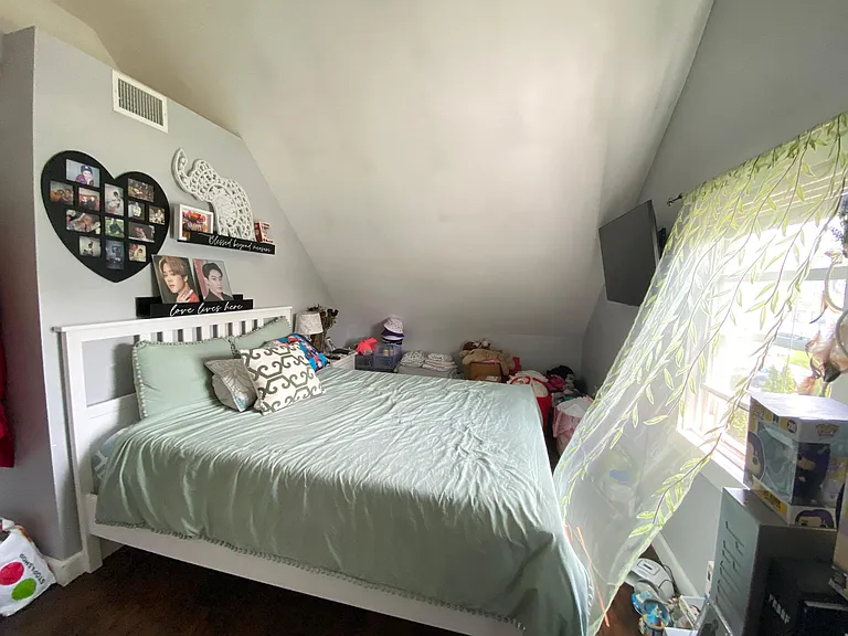 161 Broughton Ave #2 — Photo 5