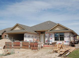 629 SW 6th St, Moore, OK 73160