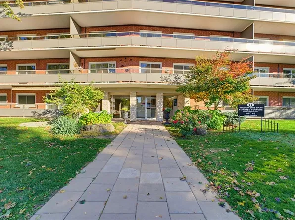 11 Woodman Dr S #210, Hamilton, ON L8K 4E3