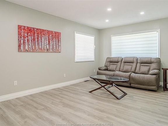 5th image of 1242 Reaume Rd