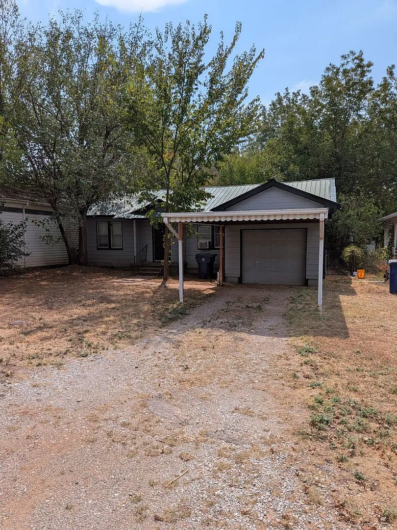 Coming Soon! 3 Bedroom / 1 Bathroom House For Rent 1606 Se 61st St, Okc — Photo 1