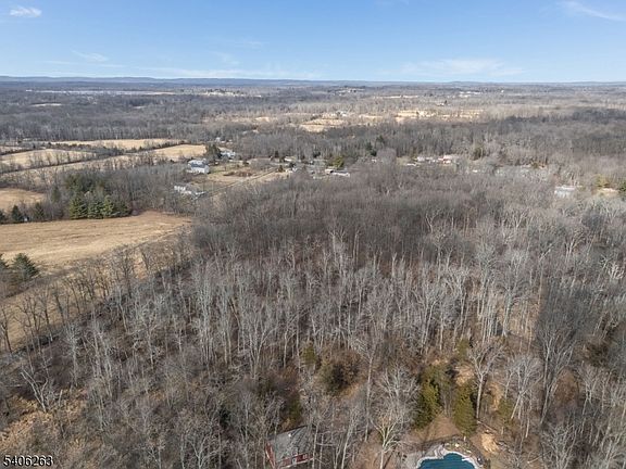 4th image of 221 Old Croton Rd