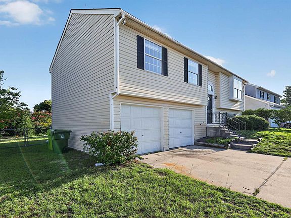 3rd image of 825 Winslow Way