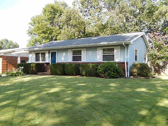 3rd image of 1005 N Fairlawn West Cir