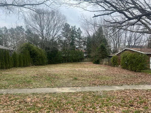 1425 W Water St, New Buffalo, MI 49117