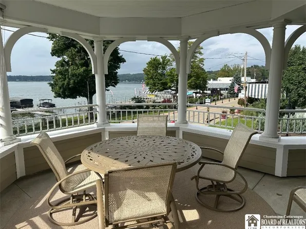 50 Lakeside Dr #C205, Bemus Point, NY 14712