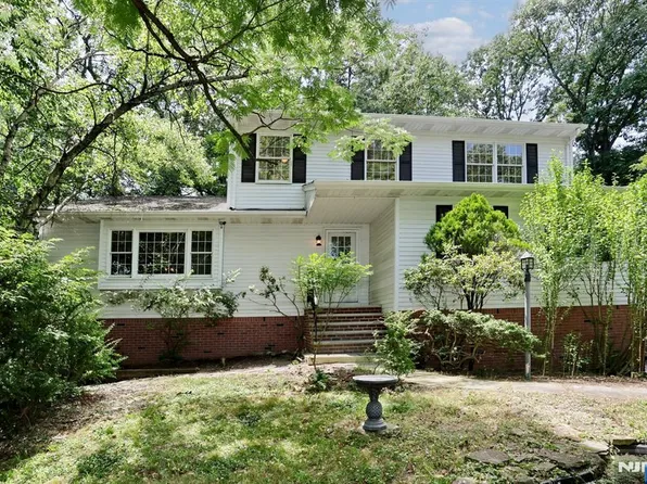 33 Hillside Ave, Riverdale, NJ 07457