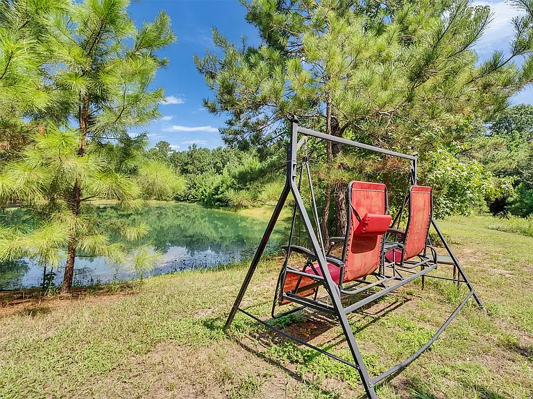 8402 Matthews Ln — Photo 35