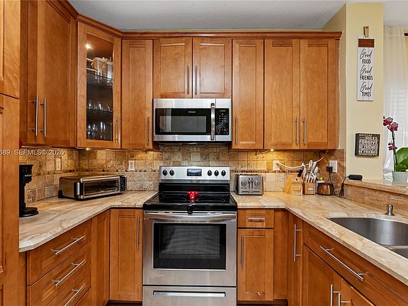 4th image of 5741 Isles Cir