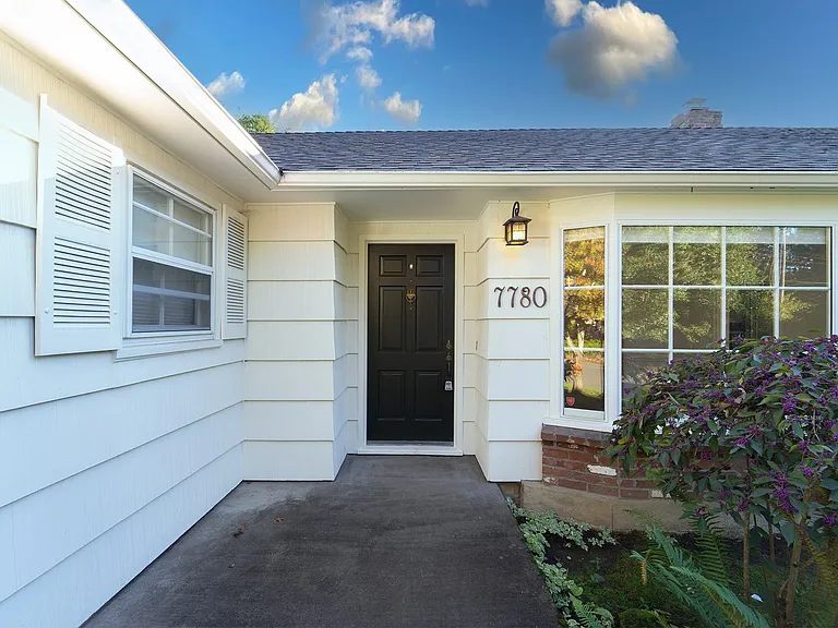 Brentwood House — Photo 6