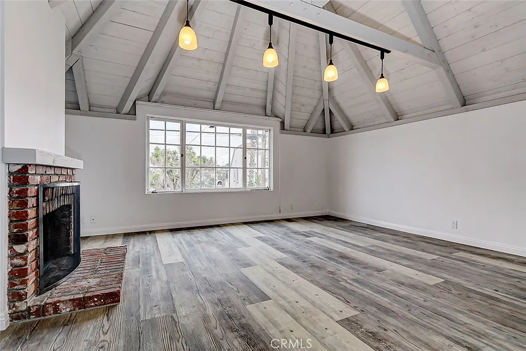 2 bed, 900 sqft, $6,000 — Photo 4