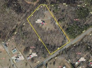 1133 Cherry Ln, Walnut Cove, NC 27052