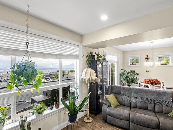 5th image of 47042 Macfarlane Pl #38