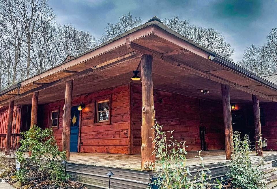 1st image of 495 Bear Hollow Rd