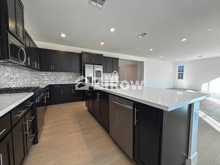2848 Dapper St — Photo 10