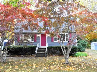 10 Meadow Ln, Old Lyme, CT 06371