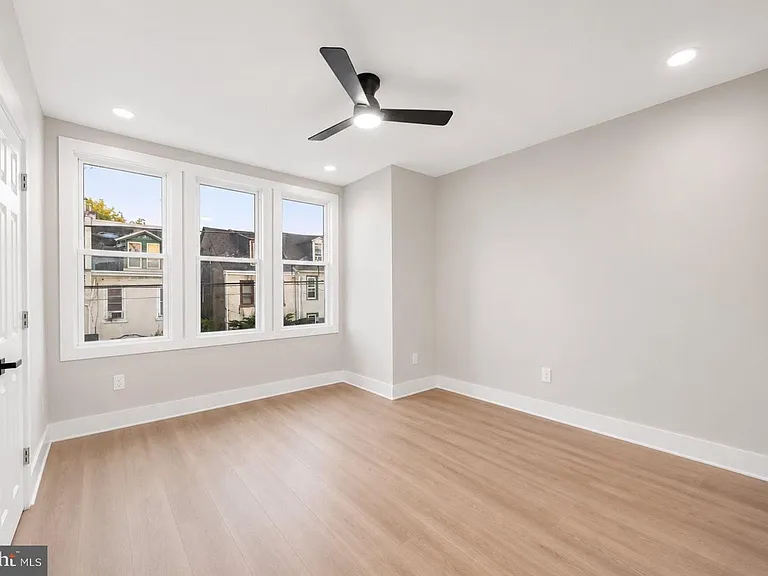 231 E Phil Ellena St — Photo 8