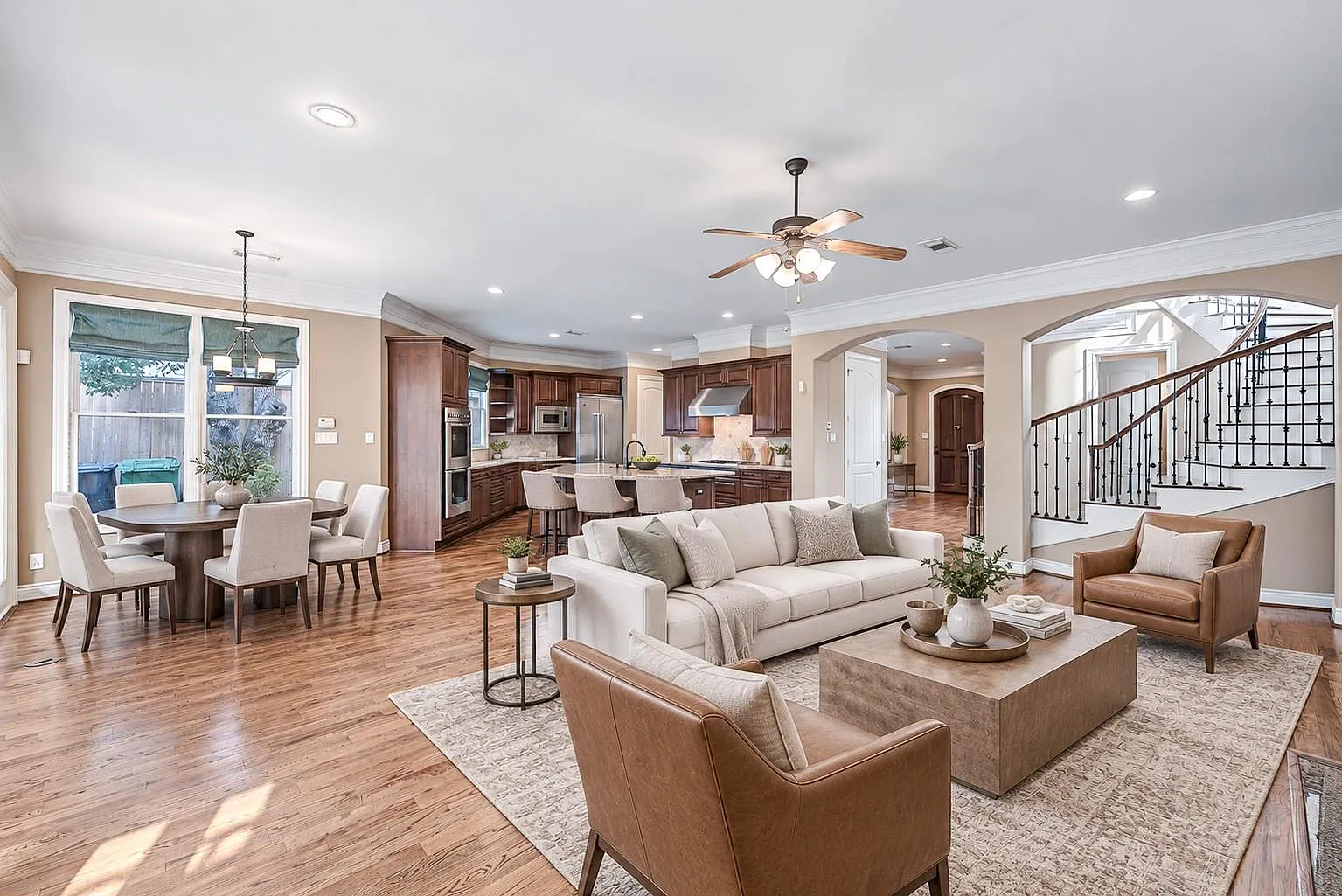 4 bed, 3.5 bath, 3789 sqft, $5,300 — Photo 1