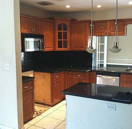 3rd image of 955 NE 98th St