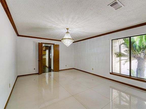 4th image of 3110 Lake Island Dr