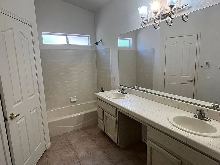 10302 E Coopers Hawk Dr — Photo 8