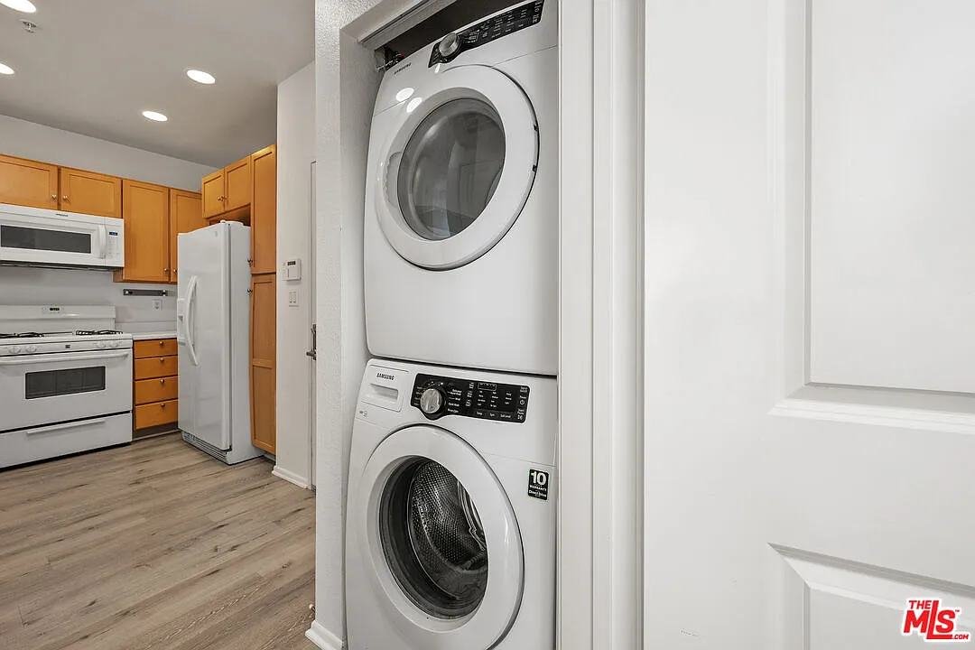 2 bed, 2.0 bath, 1010 sqft, $4,400 — Photo 4